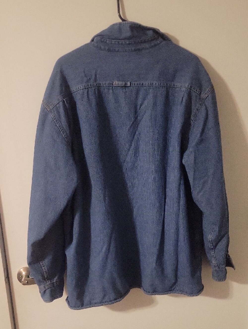 Levi's Blue Denim Jacket with Cream Sherpa Interior - Picture 3 of 4